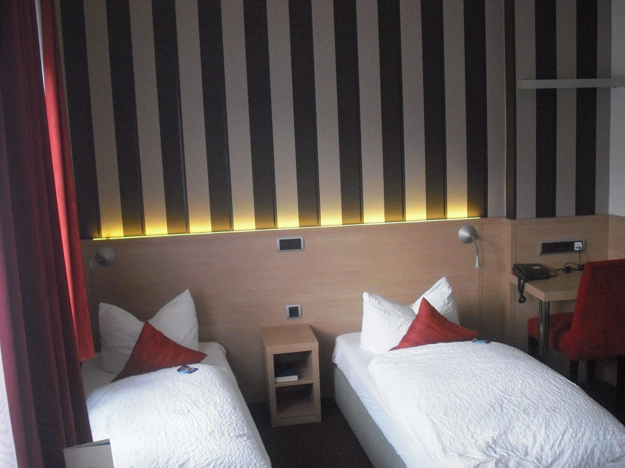 Hotel Sprenz Oldenburg Ngoại thất bức ảnh